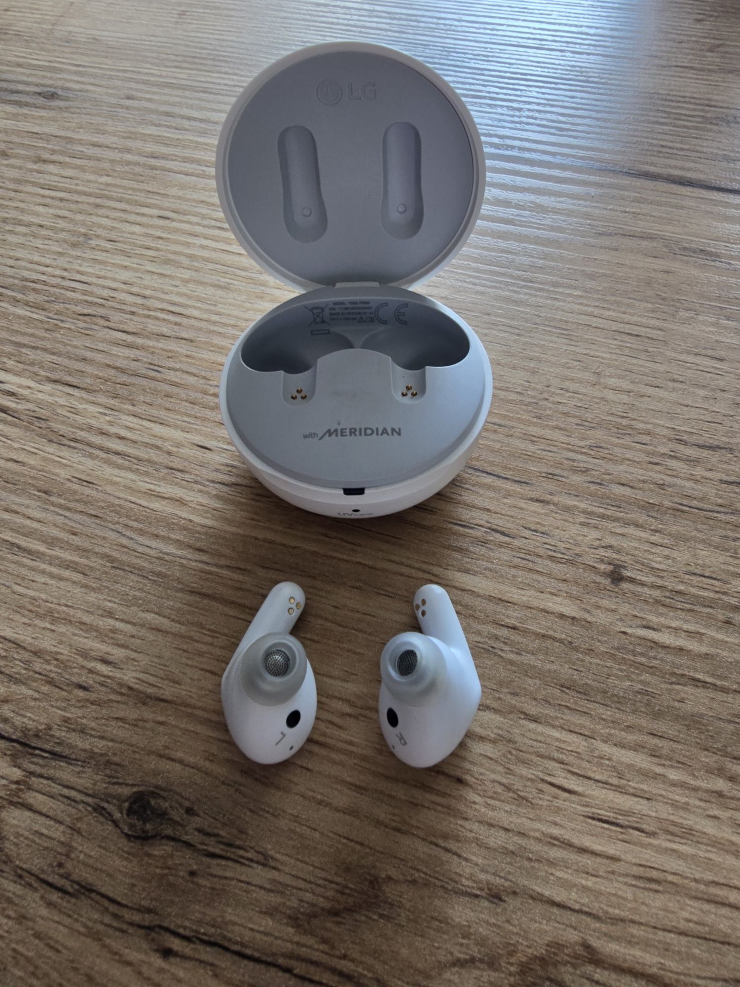 Безжични слушалки LG TONE
