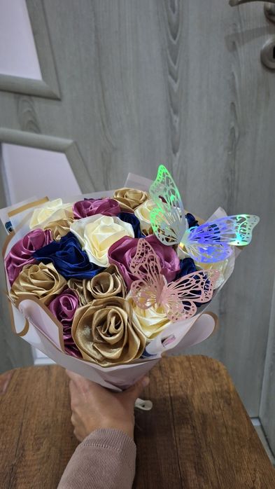 Букет от сатененени рози! Различни видове!