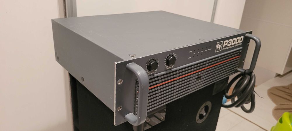 Amplificator EV P3000