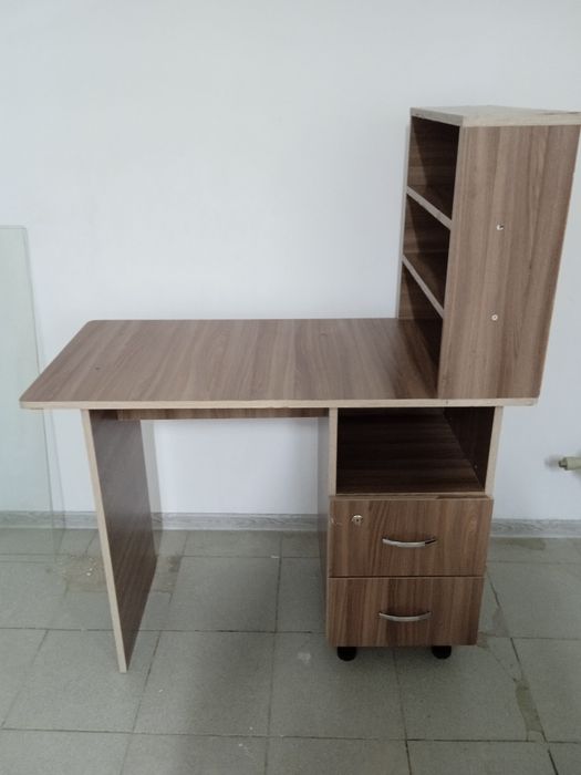 Маникюрный стол!!!