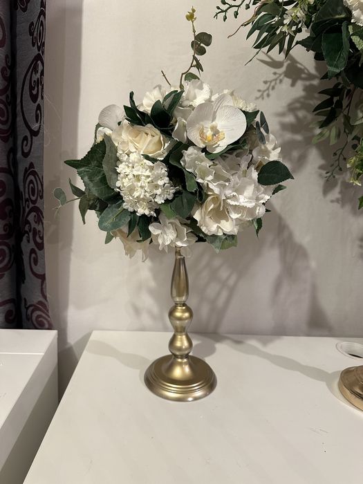 Suport cu aranjament inclus