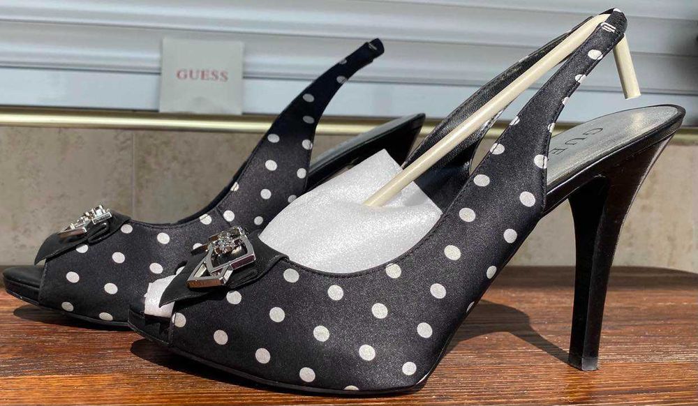 Боти Италия и Oбувки-сандали официални GUESS