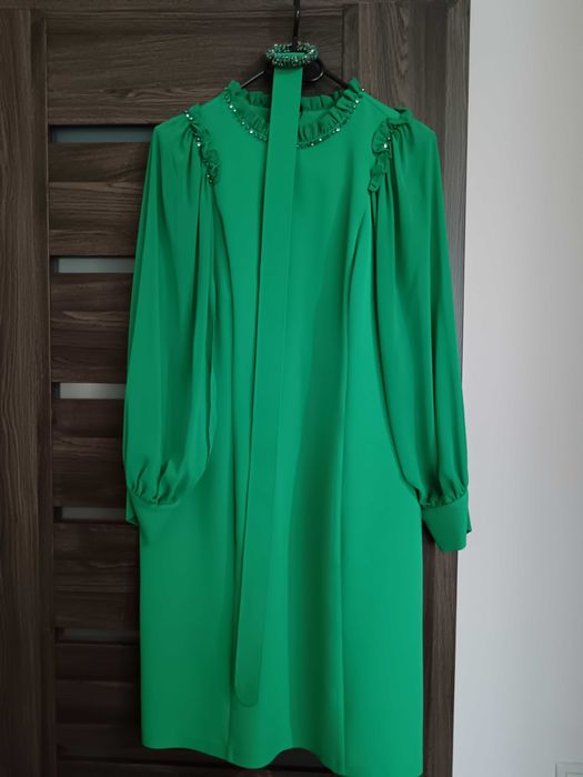 Rochie verde cu mânecă de voal superbă