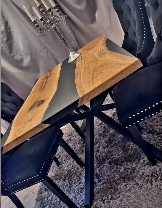 Маса от естествено дърво и епоксидна смола