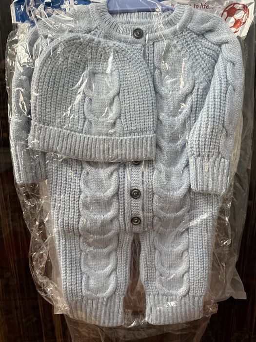 Комбинзончик новый 0-6мес Турция с шапкой