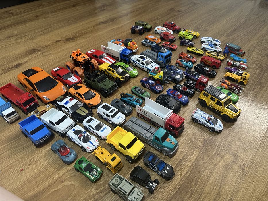 Игрушечные машинки