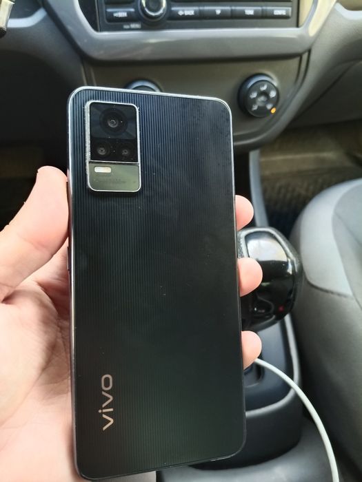 Vivo V21e в хорошем состоянии