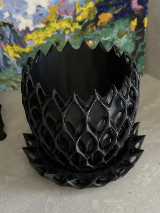 Продается горшок декоративный