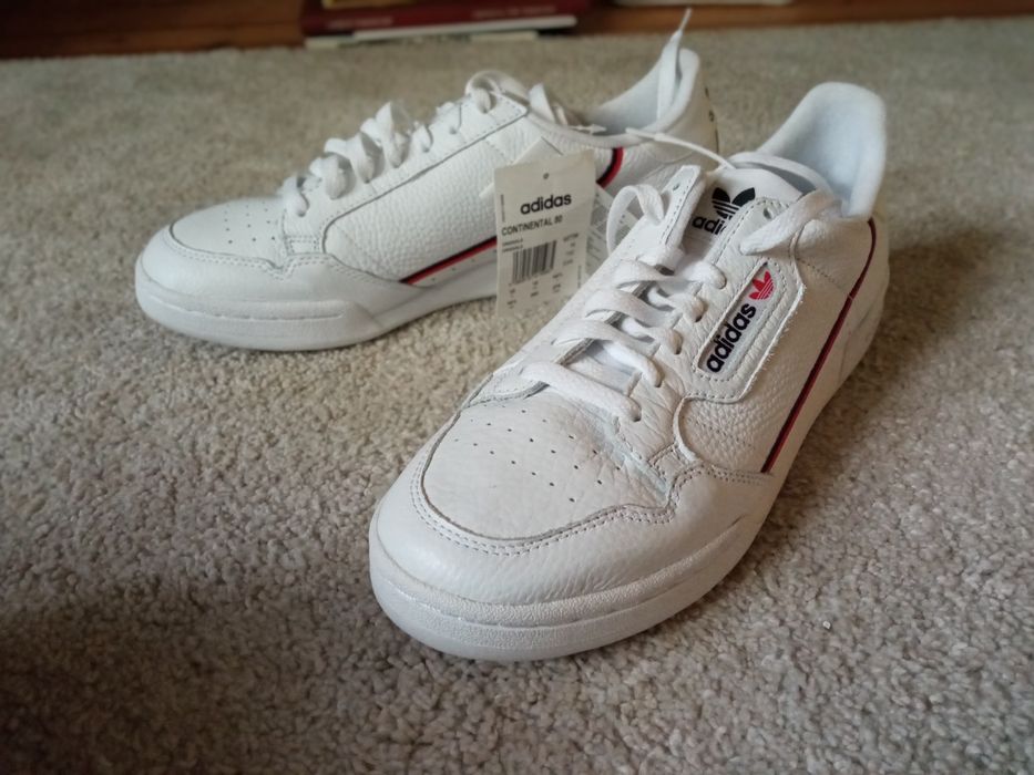 Чисто нови обувки ADIDAS