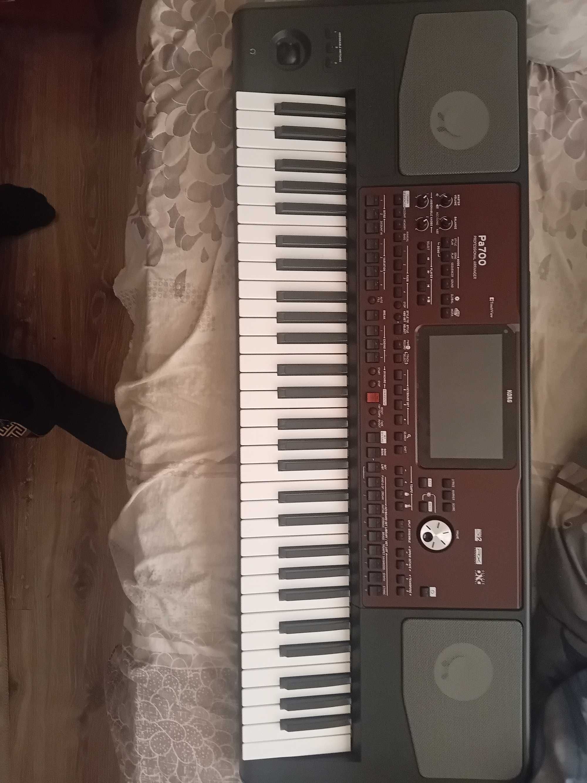 Korg pa 700 sintezator