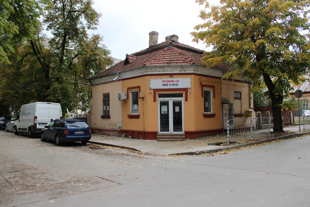 Продава жилищна сграда с магазин в Силистра