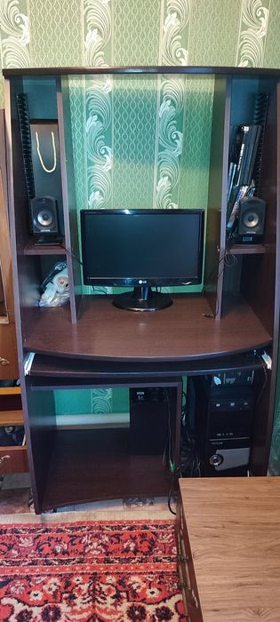 Стол компьютерный