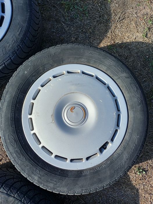 Продавам оригинални железни джанти с гумите и тасовете за Ауди 80.