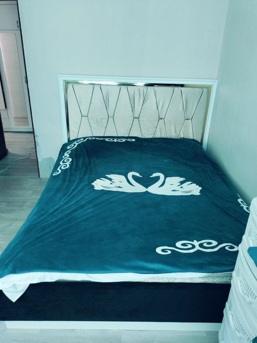 Продам кровать двухспальная б/у