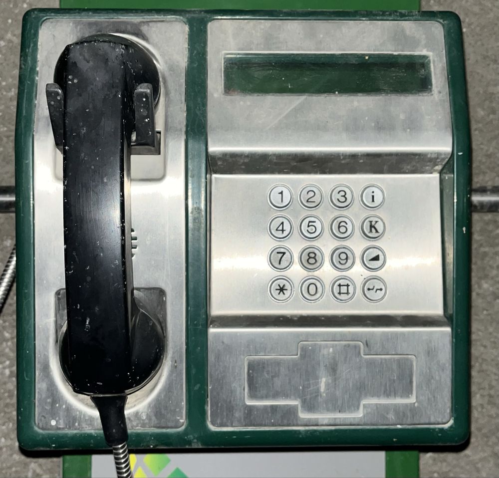 Telefon public , vechi , pentru colectionari !