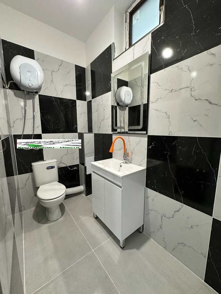 Дава се под наем Магазин в Пловдив, Център - 30 кв.м за 446.25 € - Снимка #5