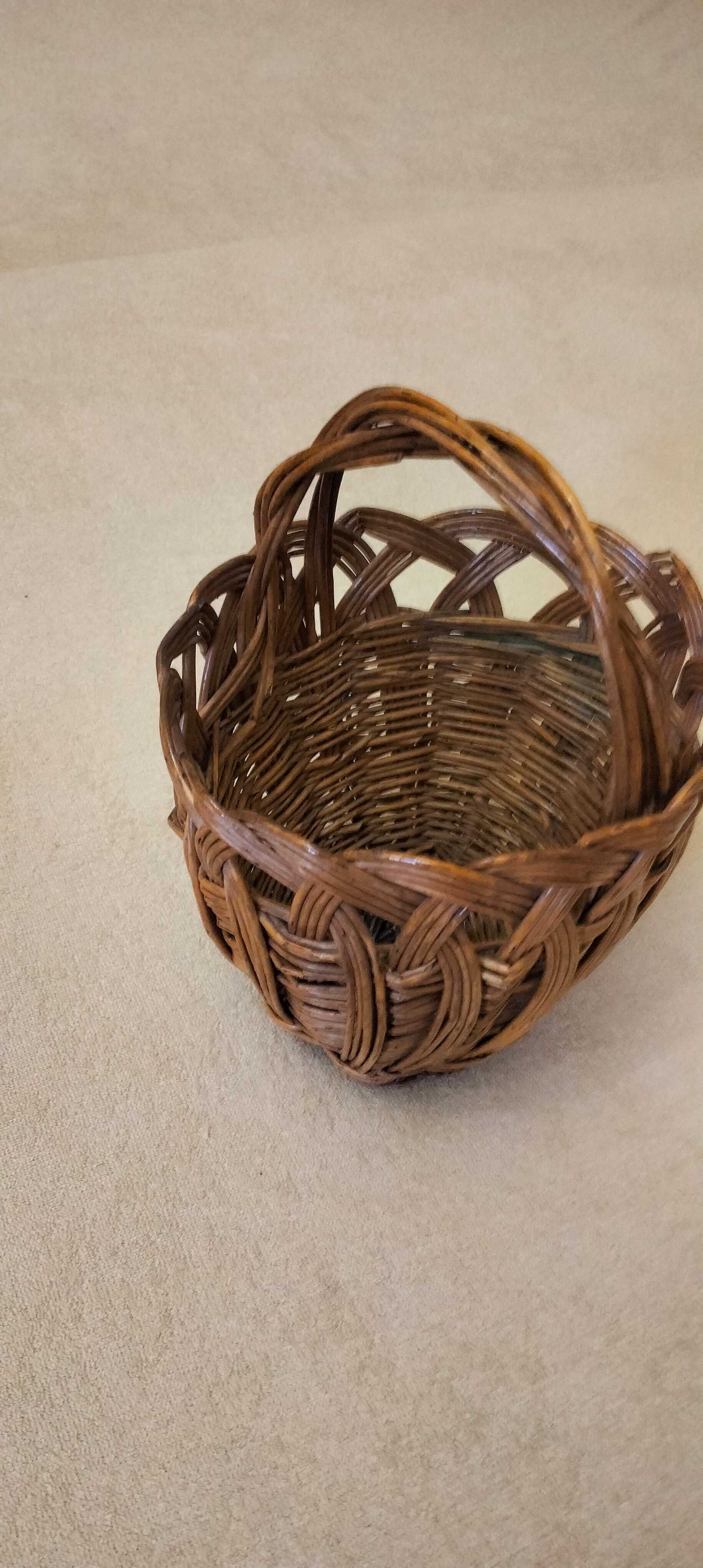 Продавам плетени кошници