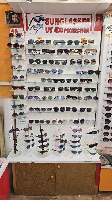 Стилажи за слънчеви очила