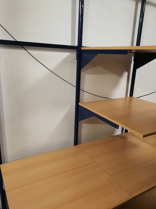 Стелаж, крайстенен, 3м x 2.3м, за магазин за дрехи, офис