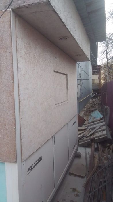 Киоск,будка,ларек.