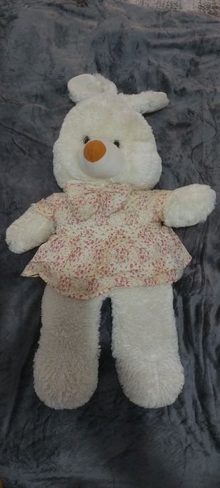 Iepure urias din pluș