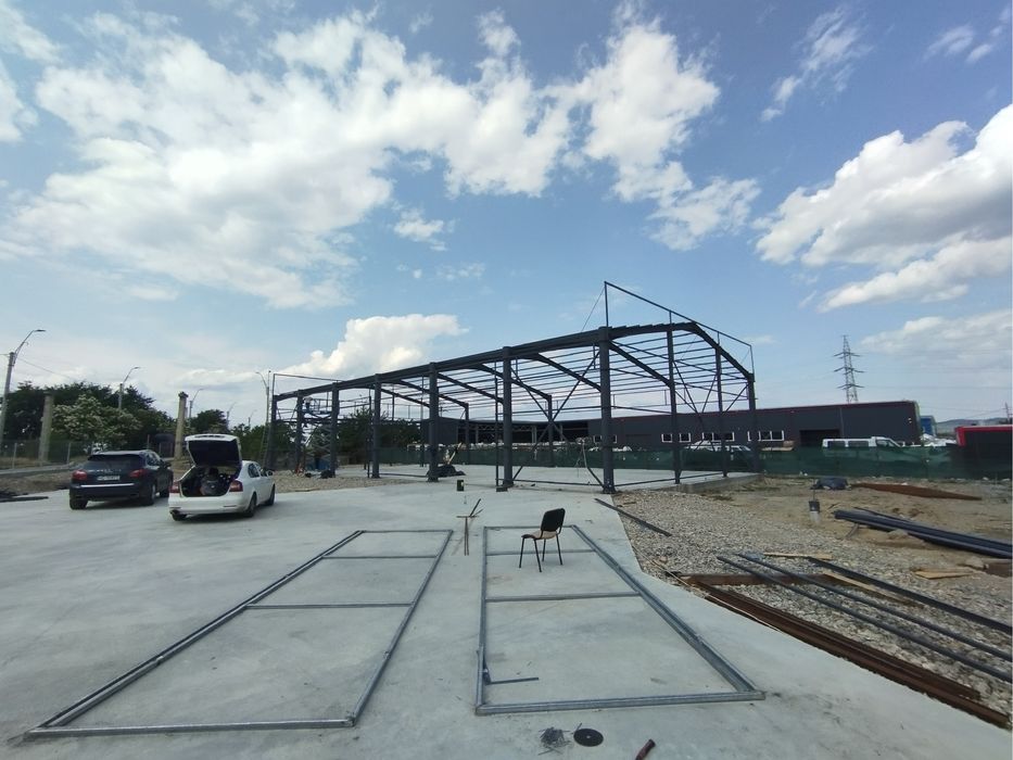Vand hale metalice conform proiect cu fundatie si panouri sandwich