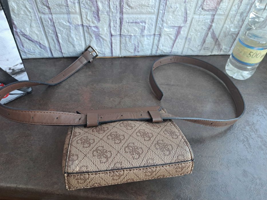 дамска чанта GUESS,малка чантичка за кръста,банан,гес