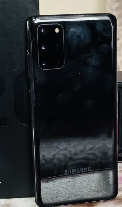 Продавам Samsung S20+
