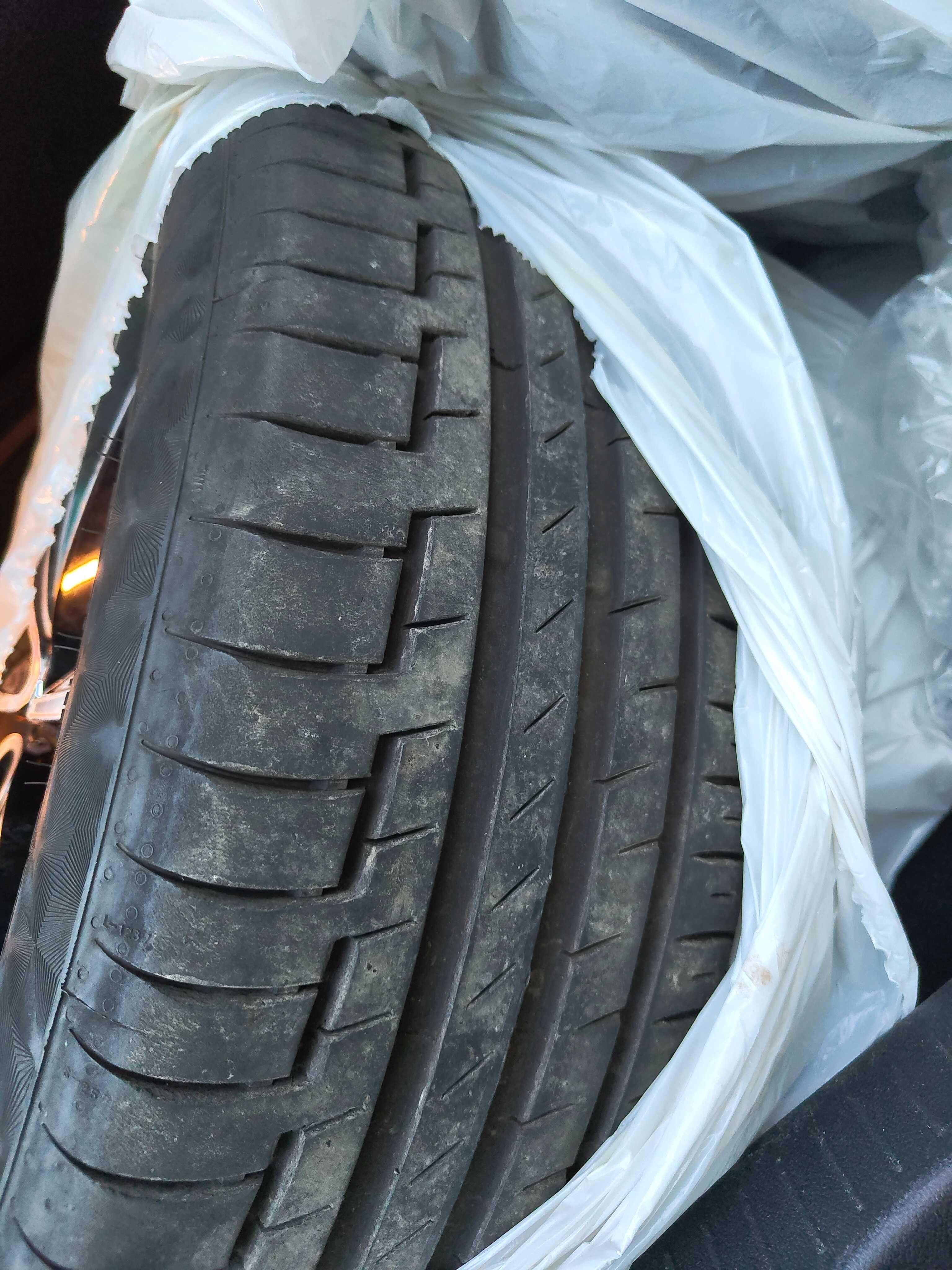 Гуми с Джанти Renault(Continental 205/55/17 дот 22/17 5x114.3 7J ET49)