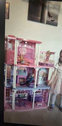 Casa mare Barbie si set masa cu 2 scaune(acest set masa e cadou)