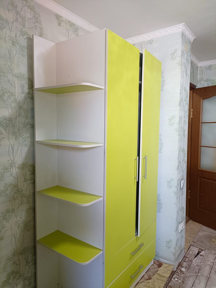 Продам б/у ,две кровати и шкаф