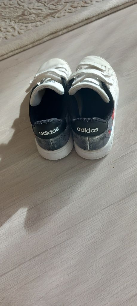 Маратонки Adidas