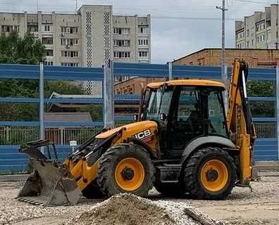 Экскаватор -погрузчик 3 в 1 . Трактор