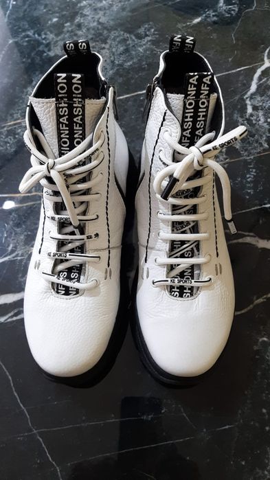 Продам ботинки новые