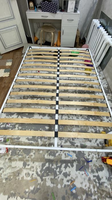 Продам кровать с матрасом