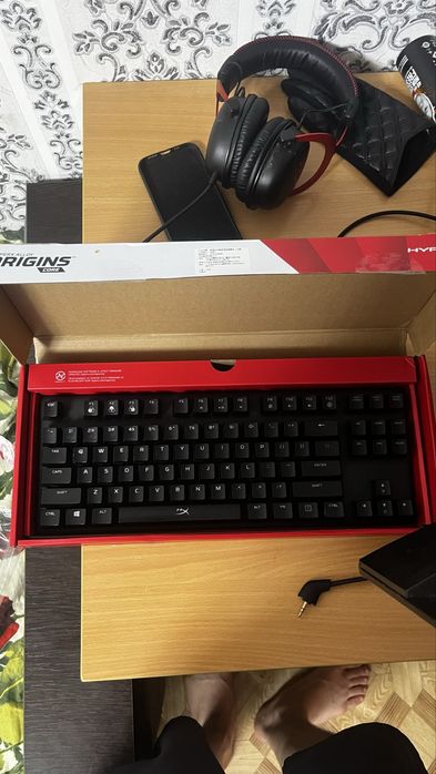 продам игровую механическую клавиатуру hyperx alloy origins core