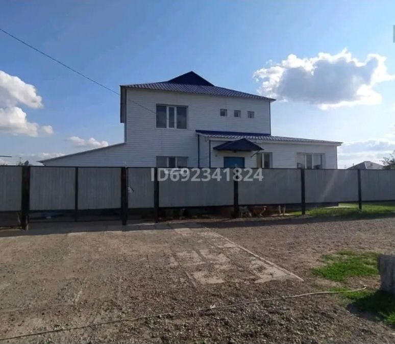 Продам двухэтажный коттедж
