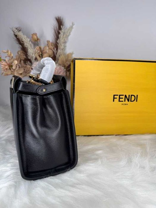 Geanta Fendi Peekaboo Mini piele naturala 100% prezentare completa