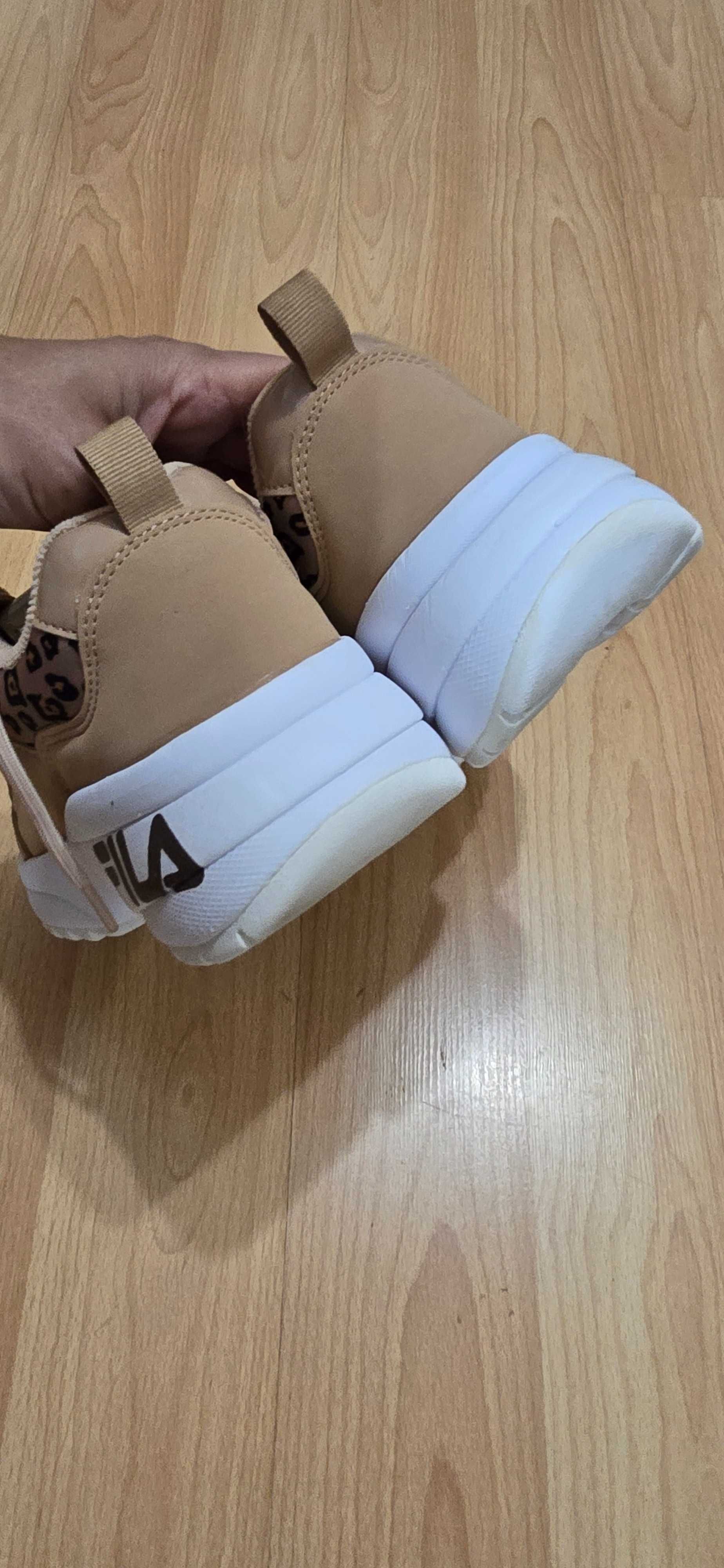 Fila 38-дамски маратонки