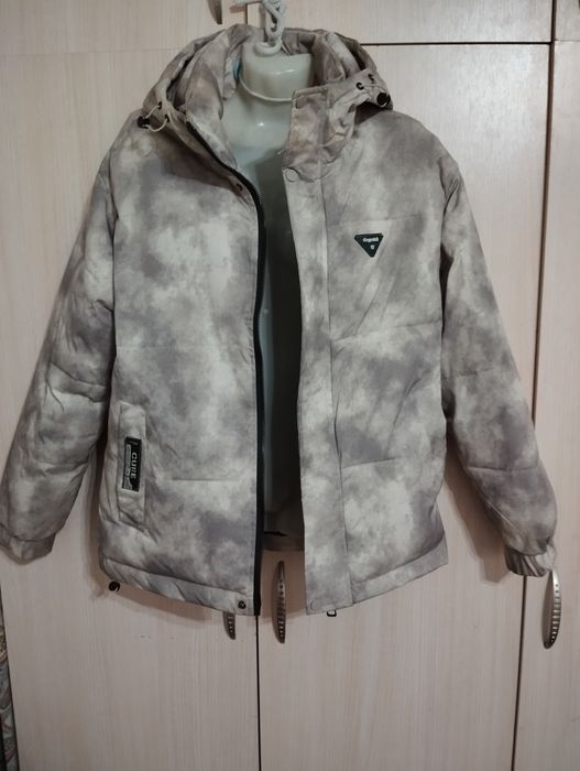 Куртка на мальчика пару раз одета как новая  возраст 15_16 лет