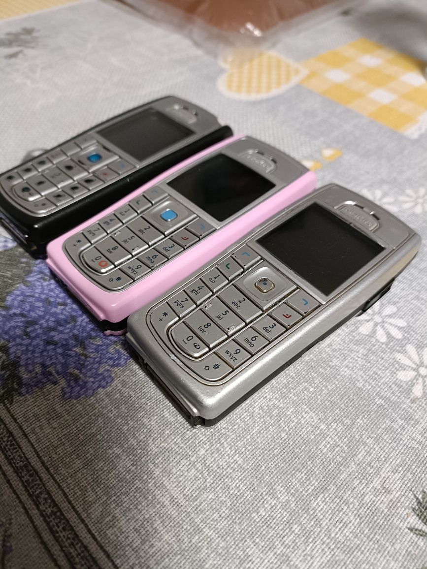 Vând 3 Nokia 6230 i