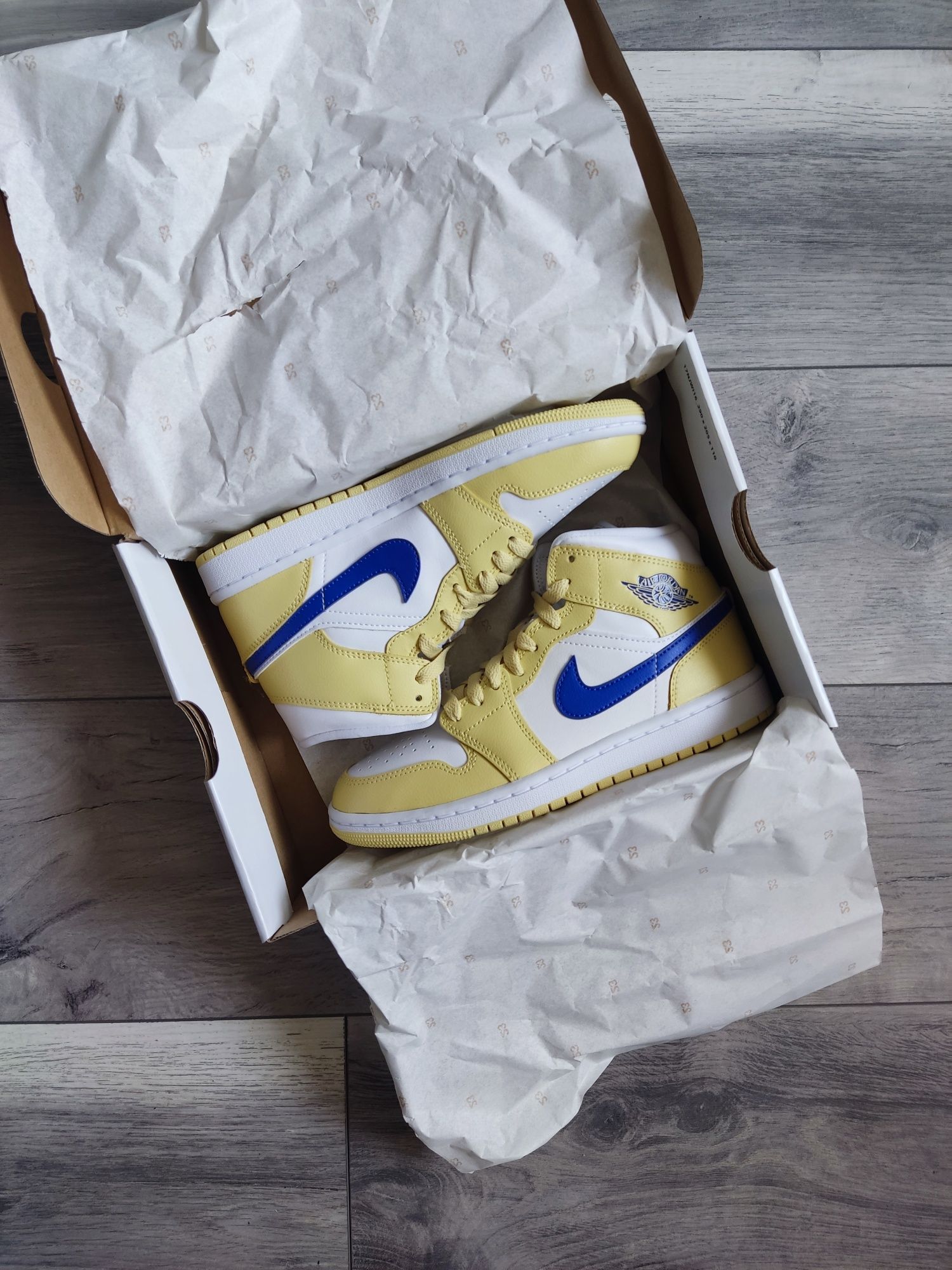 Air Jordan 1 Mid Lemon