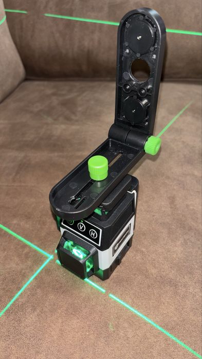 12 линии лазерен нивелир със зелени линии + статив + магнитна стойка