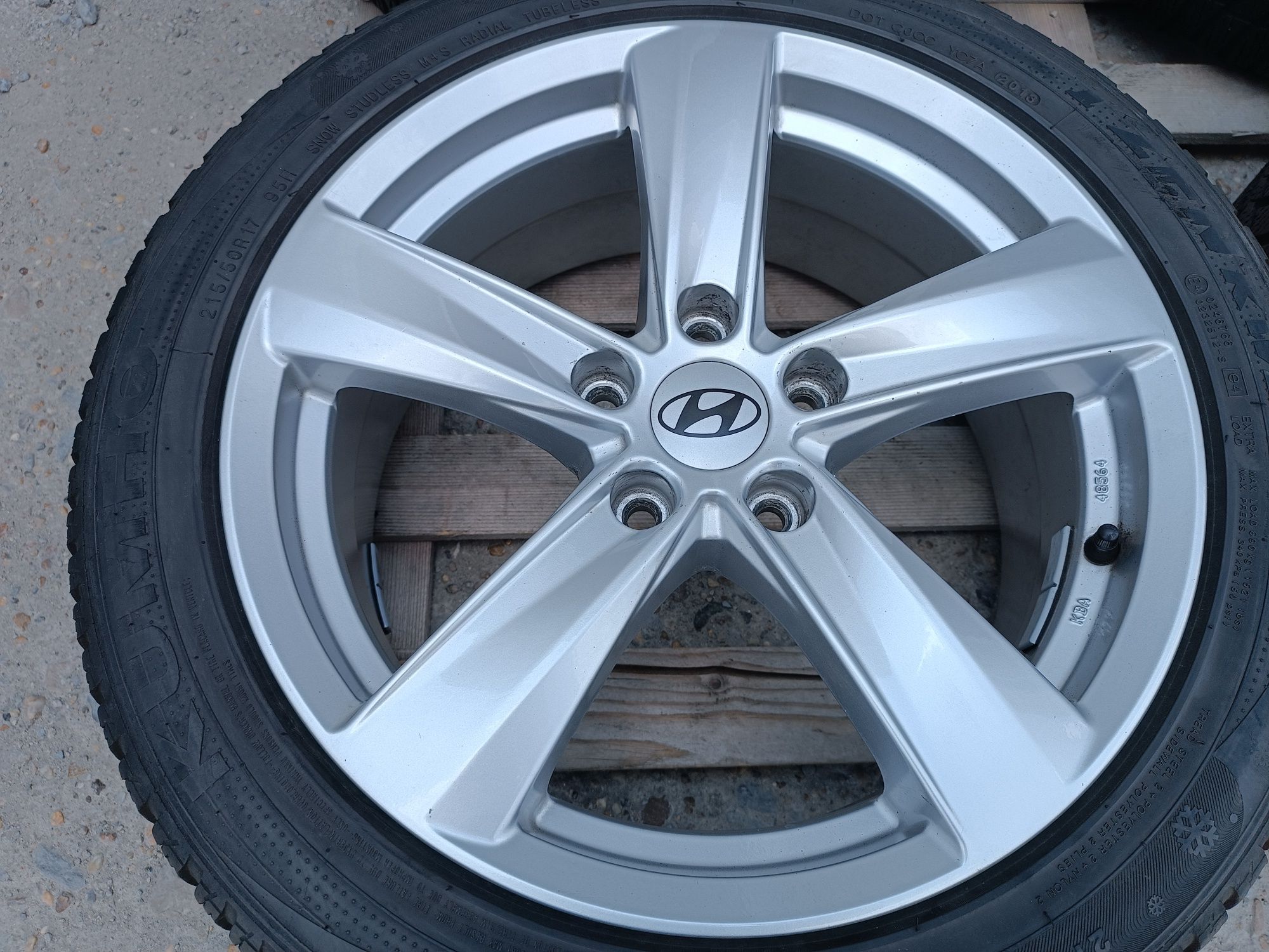 Лети джанти 17ки 5х114.3 Hyundai + зимни гуми 215/50/17 Kumho