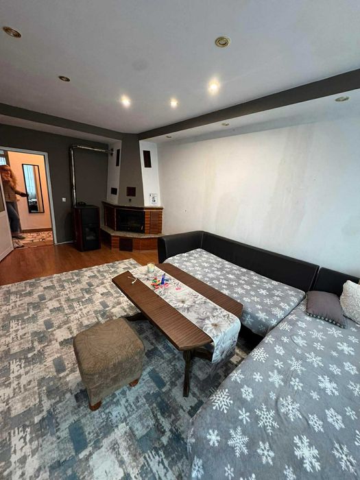 Продава се тристаен апартамент - гр.Мъглиж