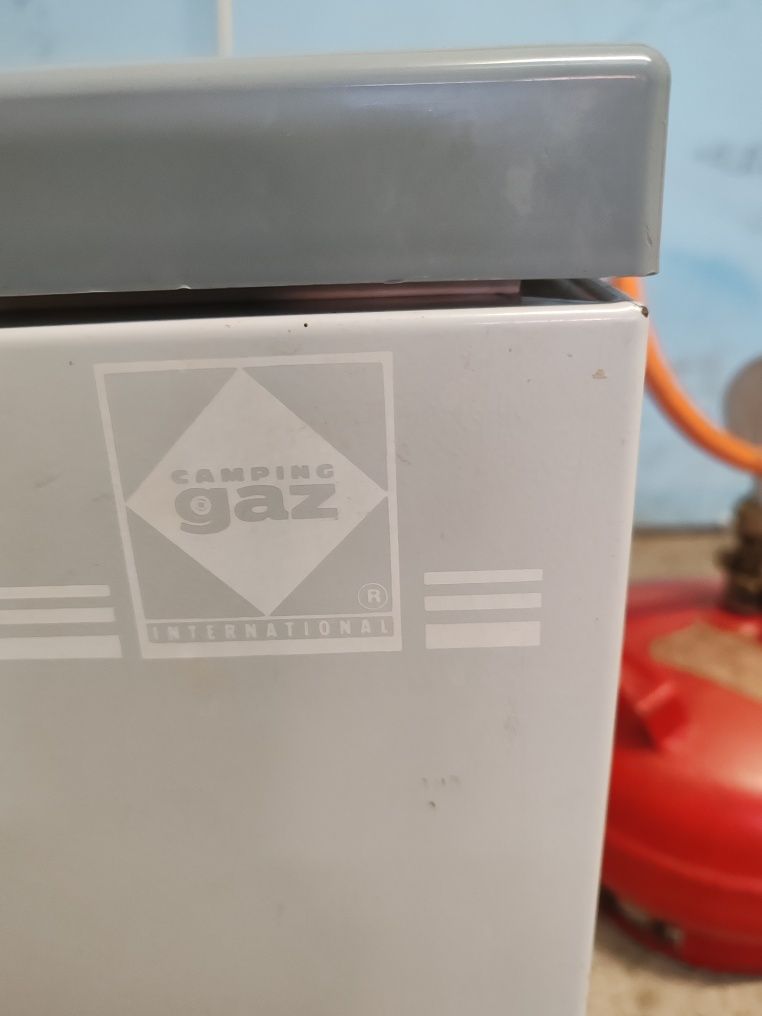 Хладилник на 12/220 волта и газ