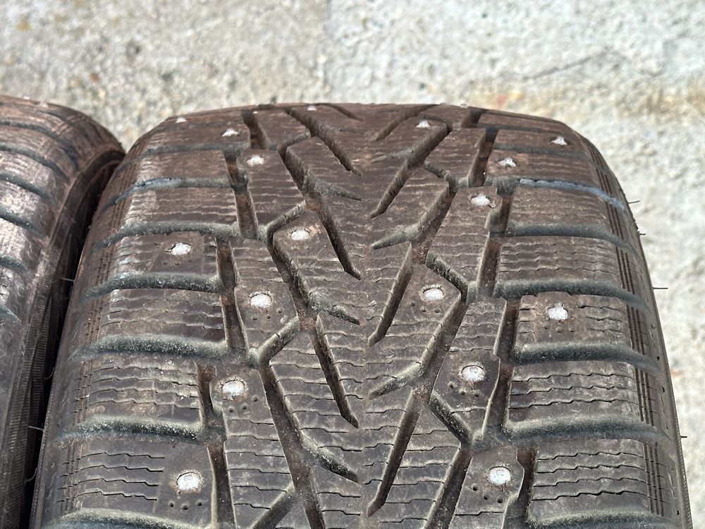 Зимняя резина 215/50 17 Nokian