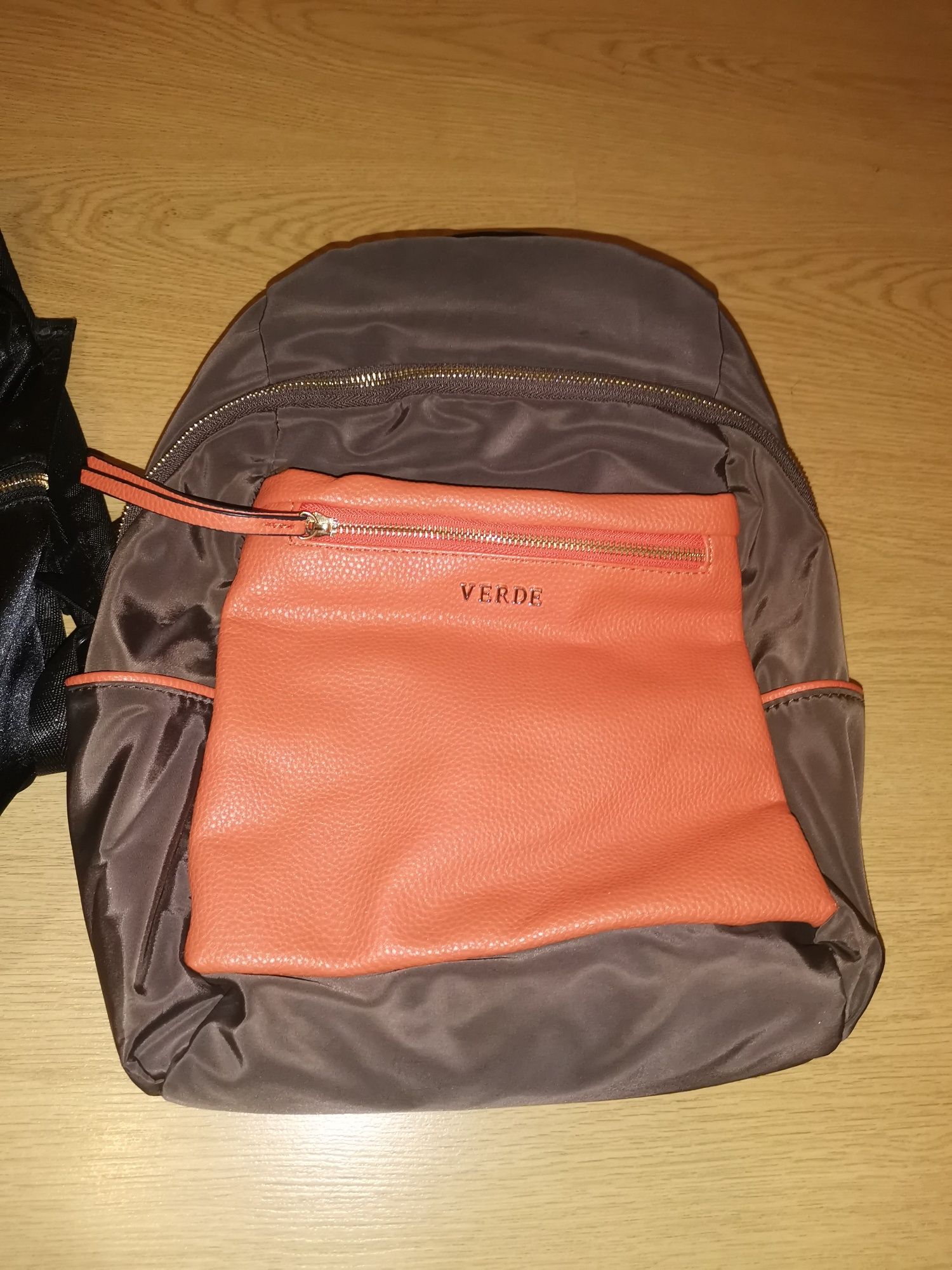 Раници Guess и Verde несесер на Teodor
