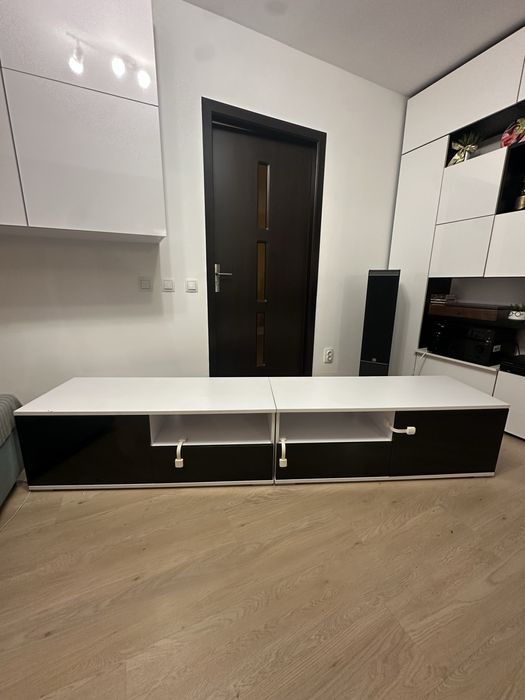 doua comode tv alb negru
