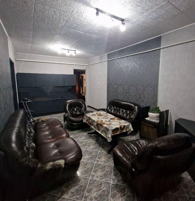 Дава се под наем Тристаен апартамент в София, Бъкстон - 80 кв.м за 716 € - Снимка #2